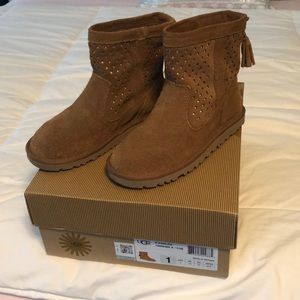 UGG Boots, Girls 1Y